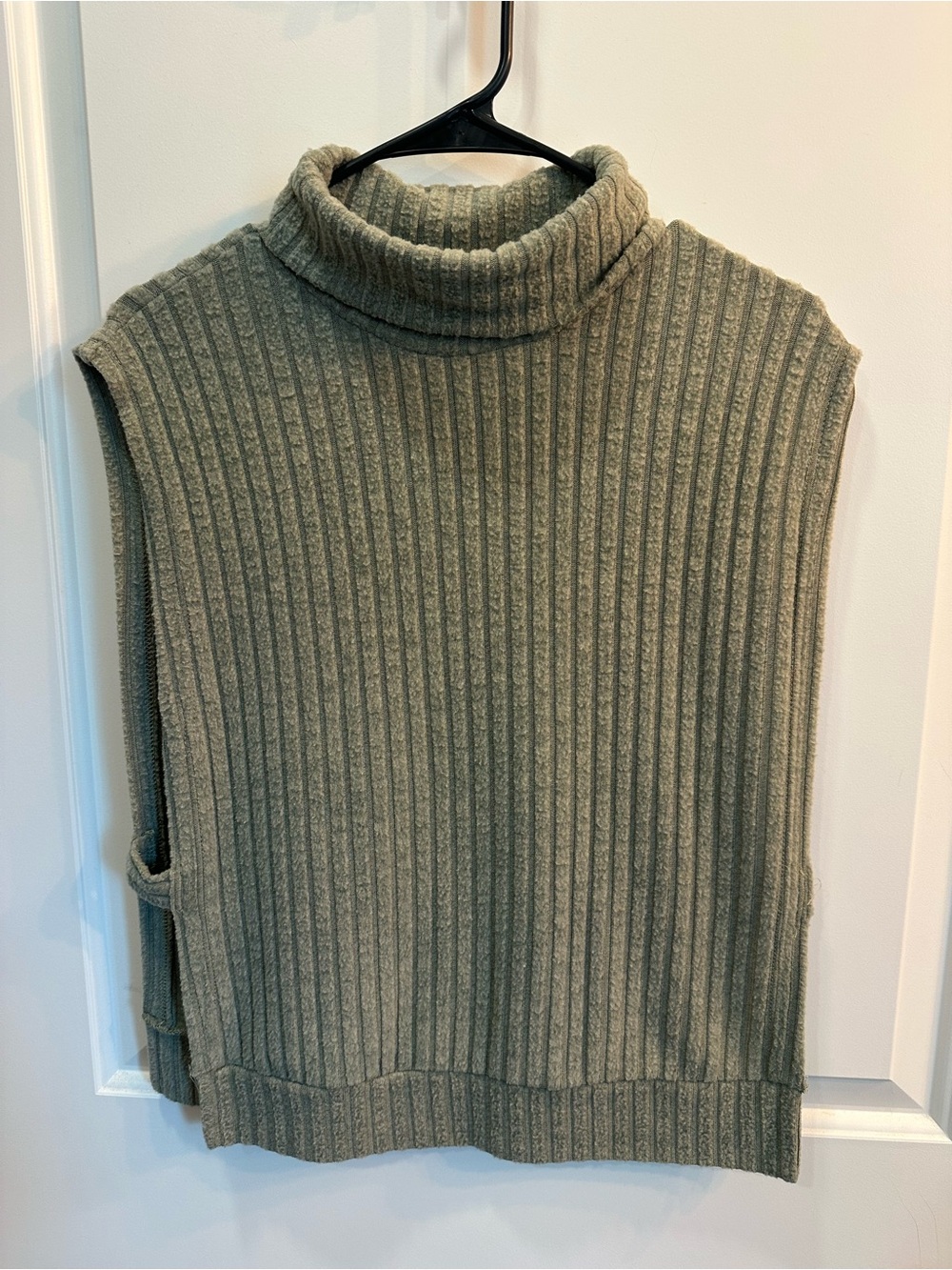 SHEIN Olive Ribbed Sleeveless Turtleneck Vest